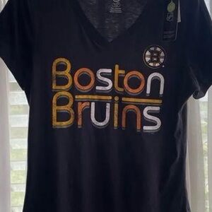 Nwot NHL Boston Bruins Women's Black and Gold V-Neck Tee